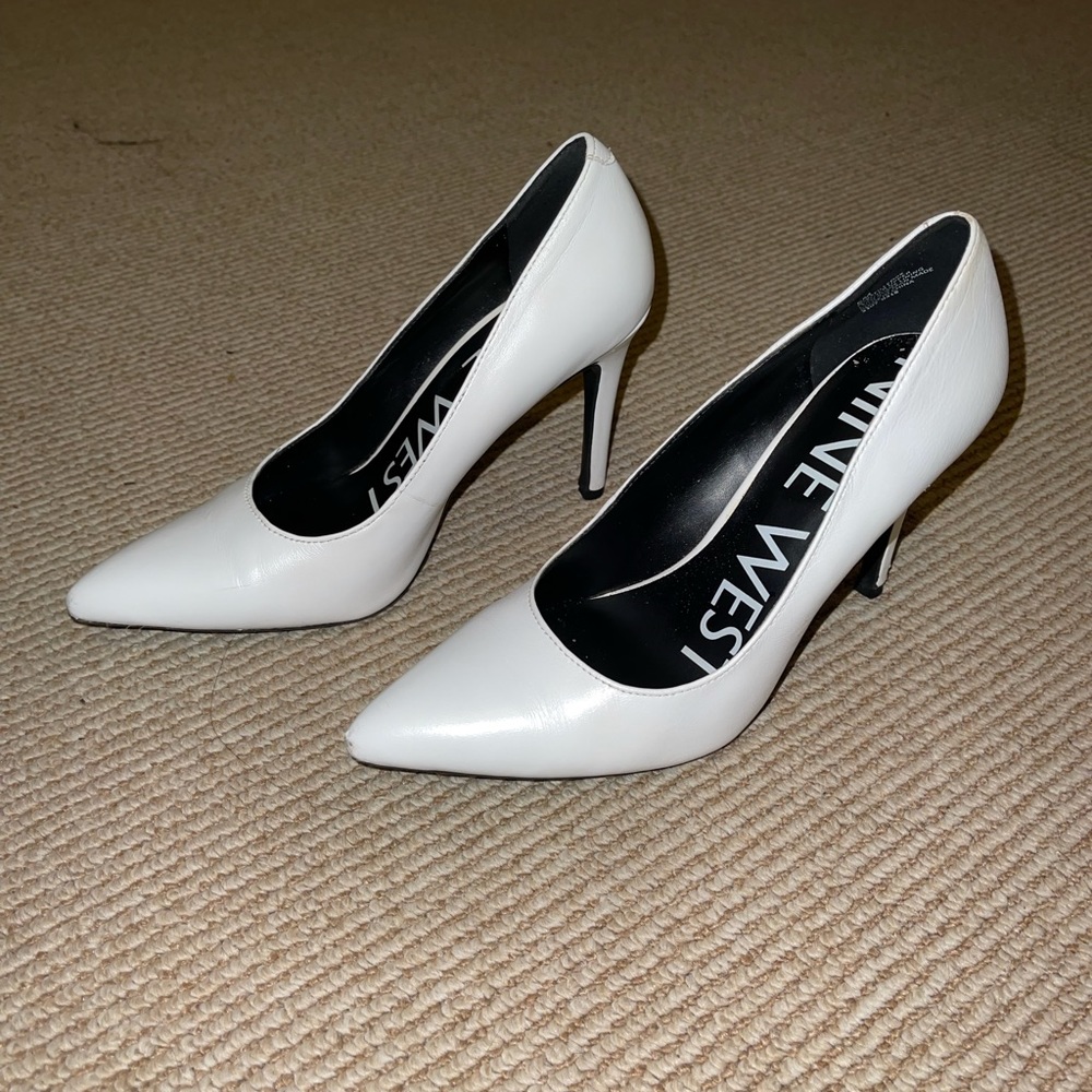WHITE PUMPS